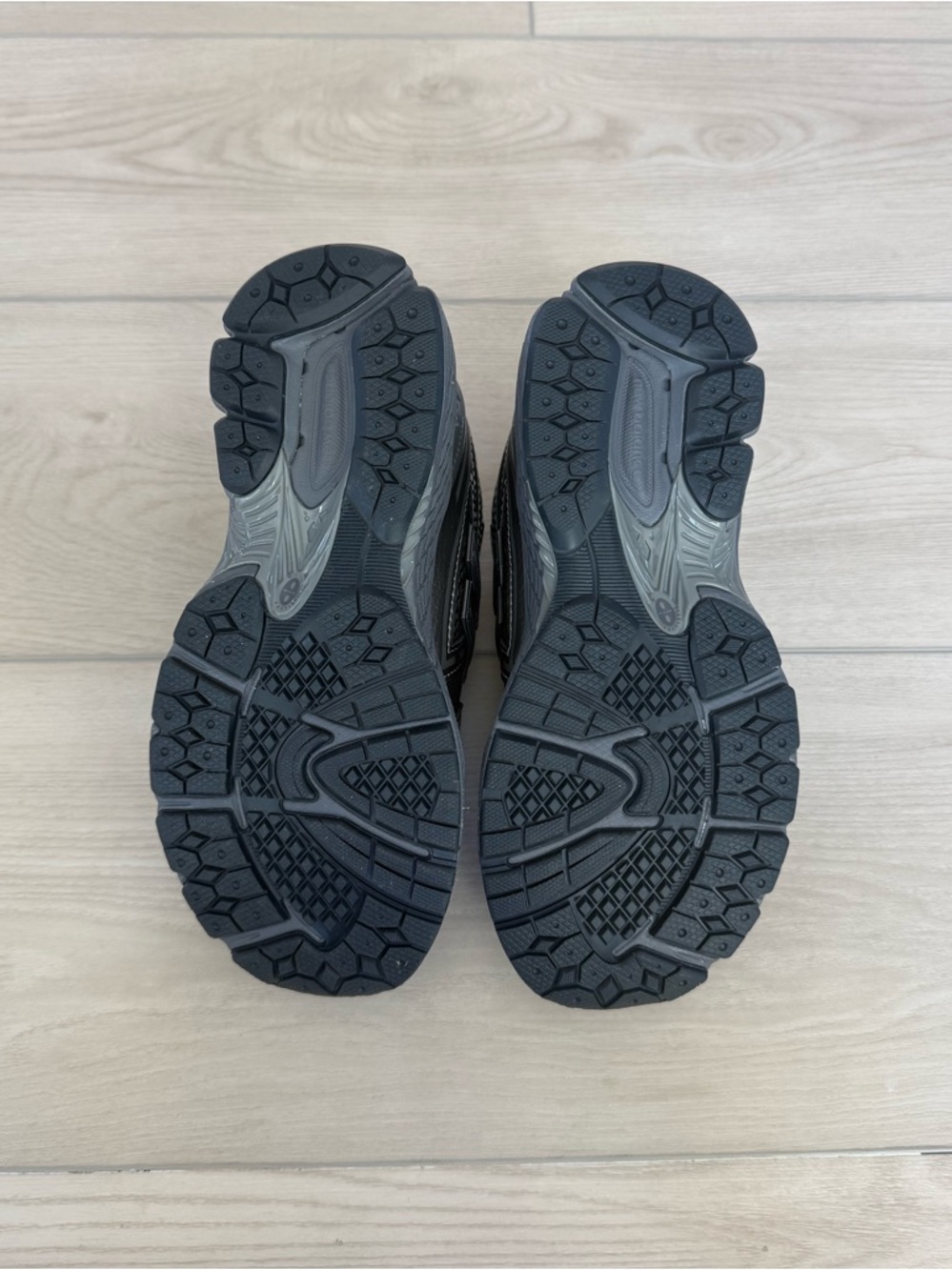 New Balance 1906R Shoes - Picture 4 of 7